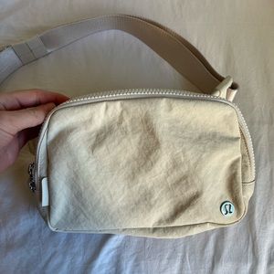 Lululemon Everywhere Belt Bag Large 2L Color White Opal